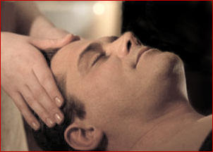 http://pijatkeluargasehat.files.wordpress.com/2010/12/head_massage.jpg