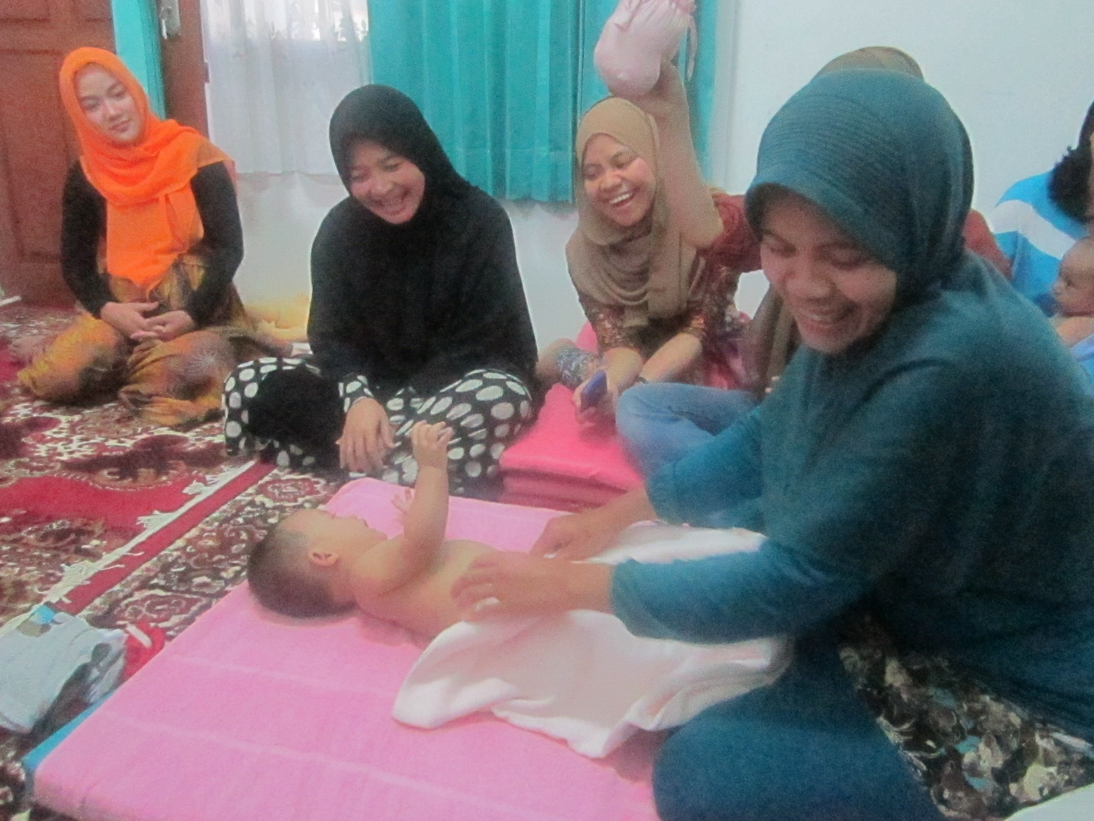 pelatihan pijat bayi di Bandung | Pijat Keluarga Sehat