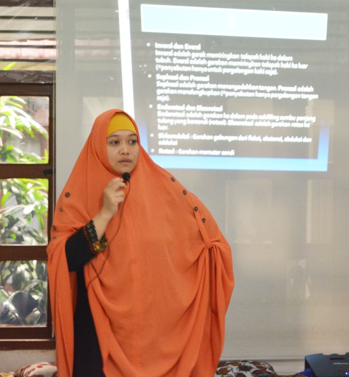 Penjelasan tentang sakit yang bisa diatasi dengan Yumeiho oleh dr. Yanie Queen di Seminar & Workshop Yumeiho Indonesia di Indonesia